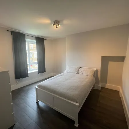 Holiday Properties Vauxhall Central Rooms